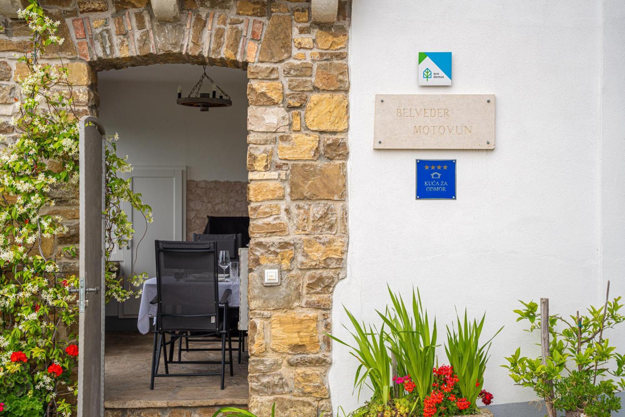 Holiday Home Belveder Motovun Livade Eksteriør billede